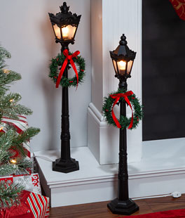 Set of 2 Assorted Electric Lighted Street Lamps With Wreaths - 26 Inch