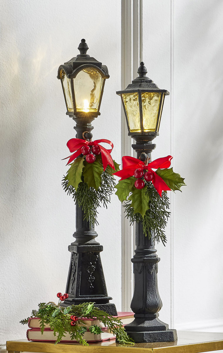 Christmas on sale lamp post