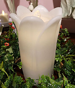 Tulip Fountain Candle Design White Wax Aquaflame - Remote Control Included - NEW